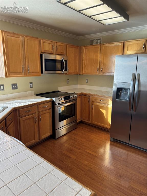 Image 5 of 8: Kitchen