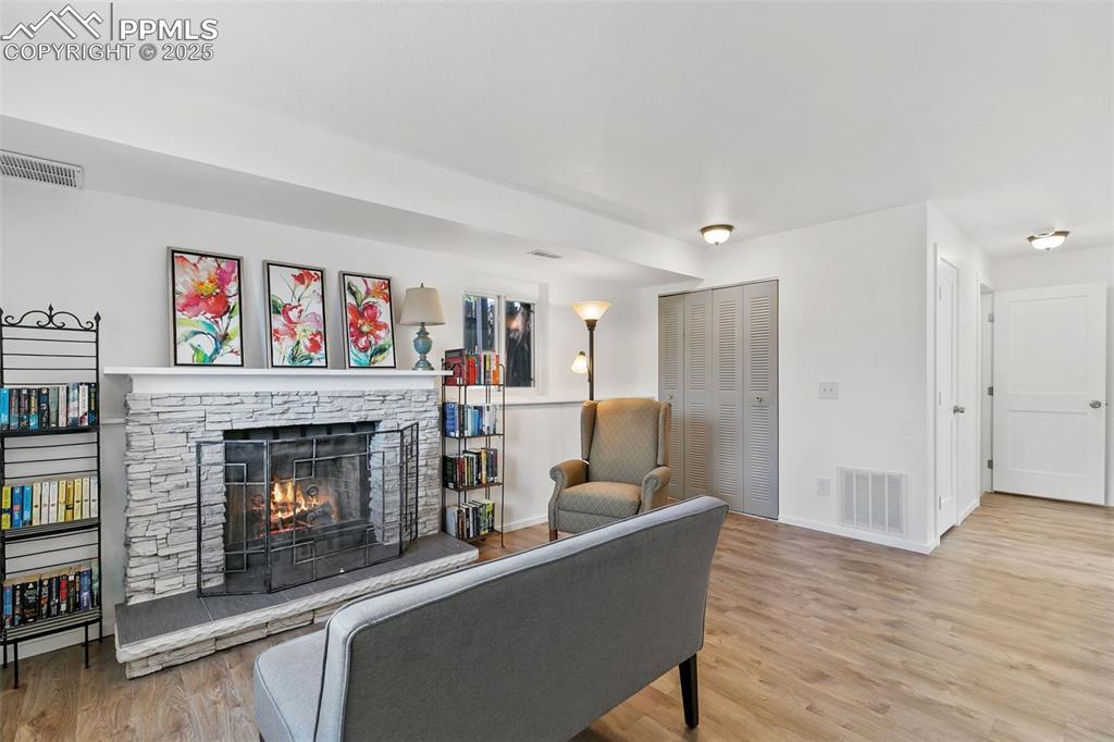 Image 14 of 27: Living Room