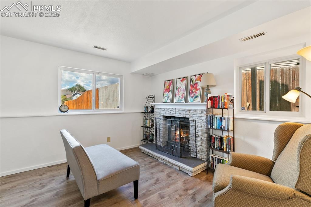 Image 16 of 27: Sitting Room