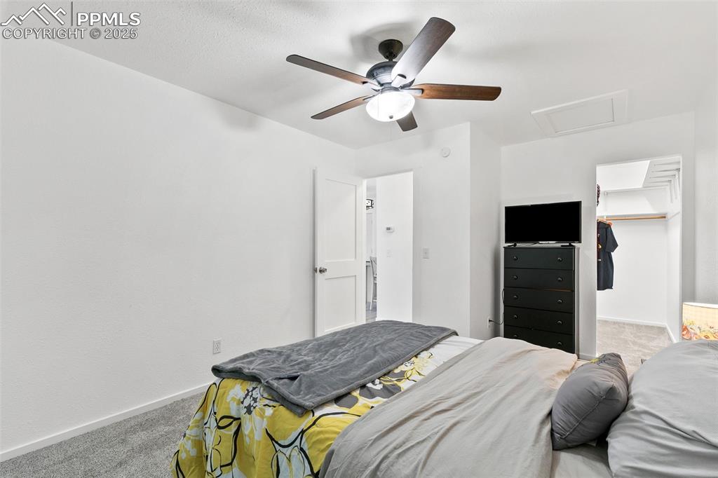 Image 17 of 27: Bedroom