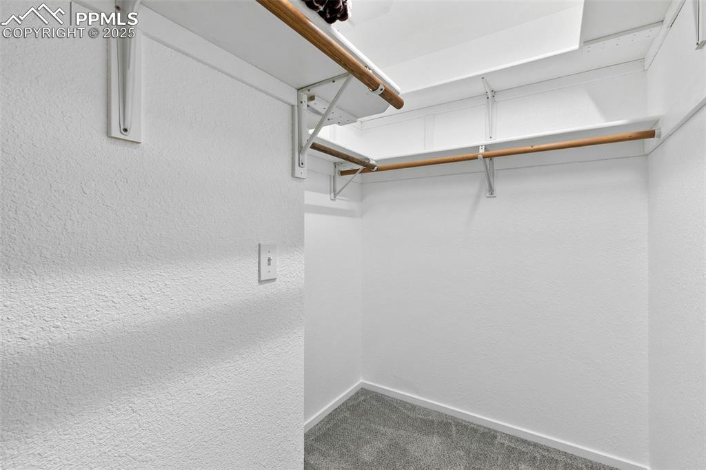 Image 18 of 27: Closet