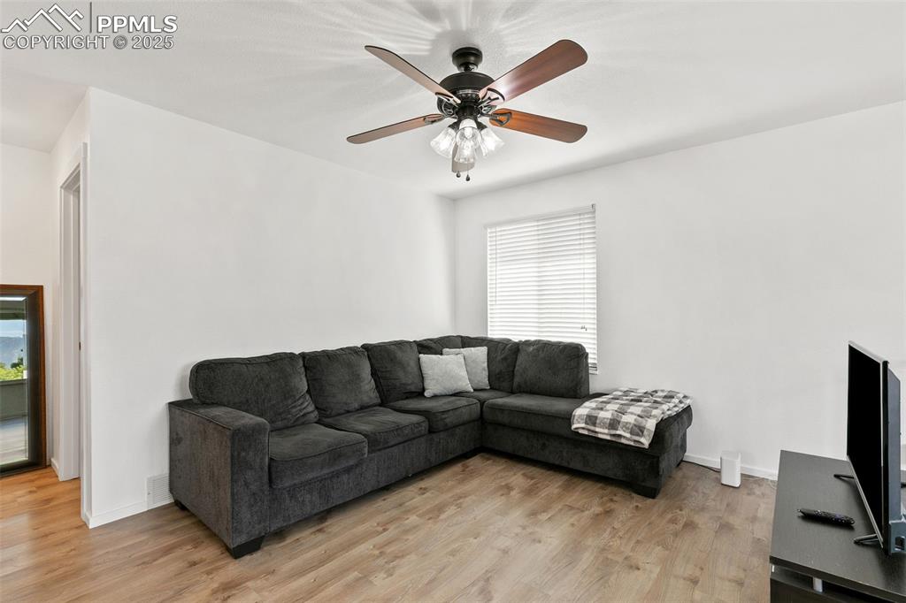 Image 5 of 27: Living Room