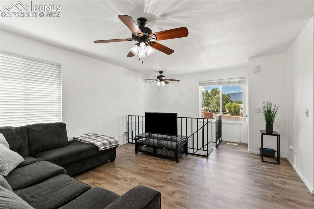 Image 7 of 27: Living Room