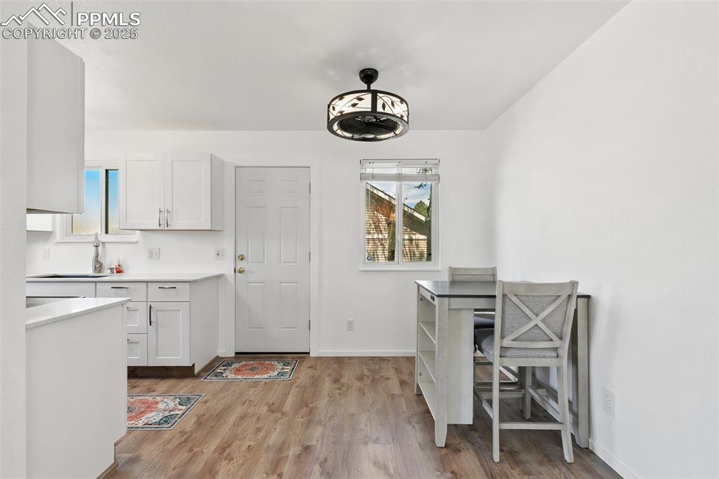 Image 9 of 27: Dining Area