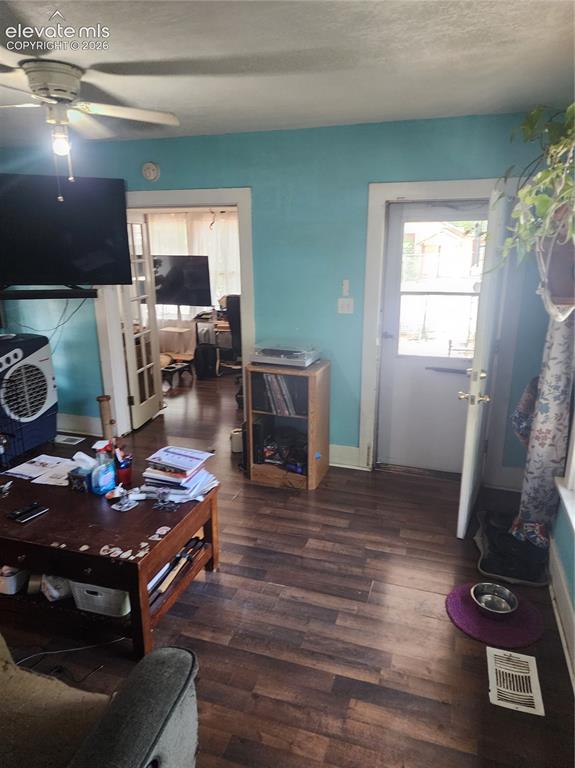 Image 10 of 18: Living Room