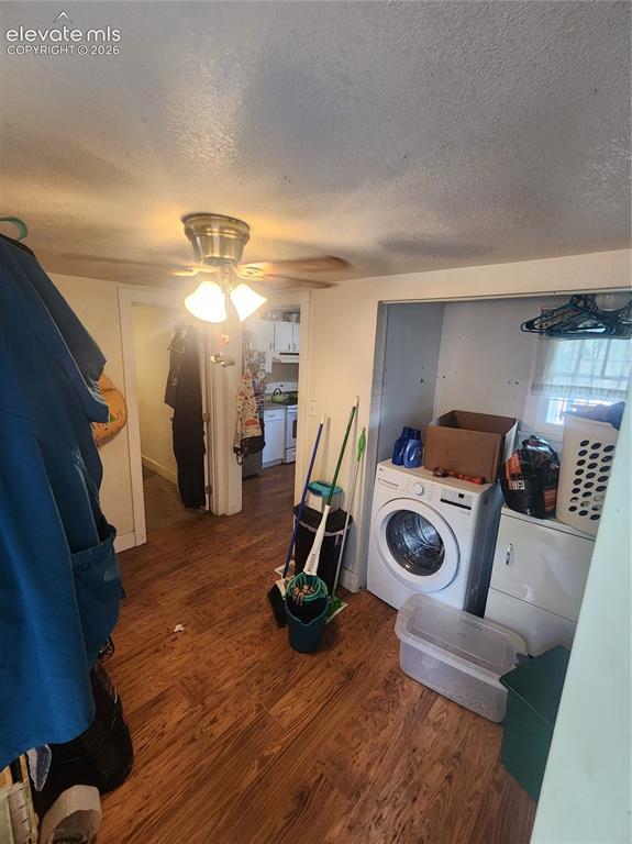 Image 14 of 18: Laundry