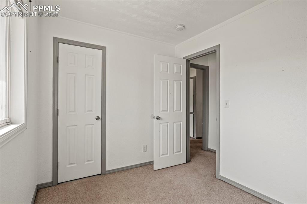 Image 20 of 24: Bedroom