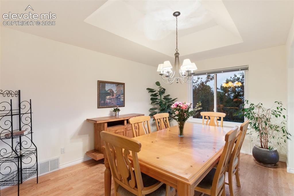 Image 9 of 47: Dining Area
