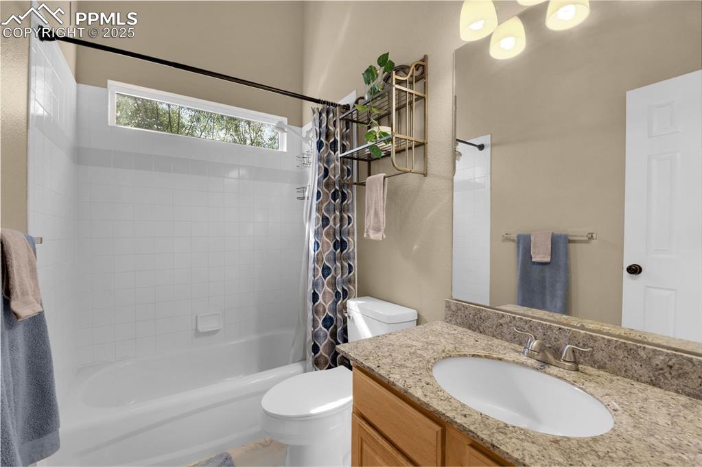 Image 17 of 38: Bathroom