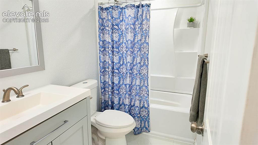Image 17 of 37: Bathroom