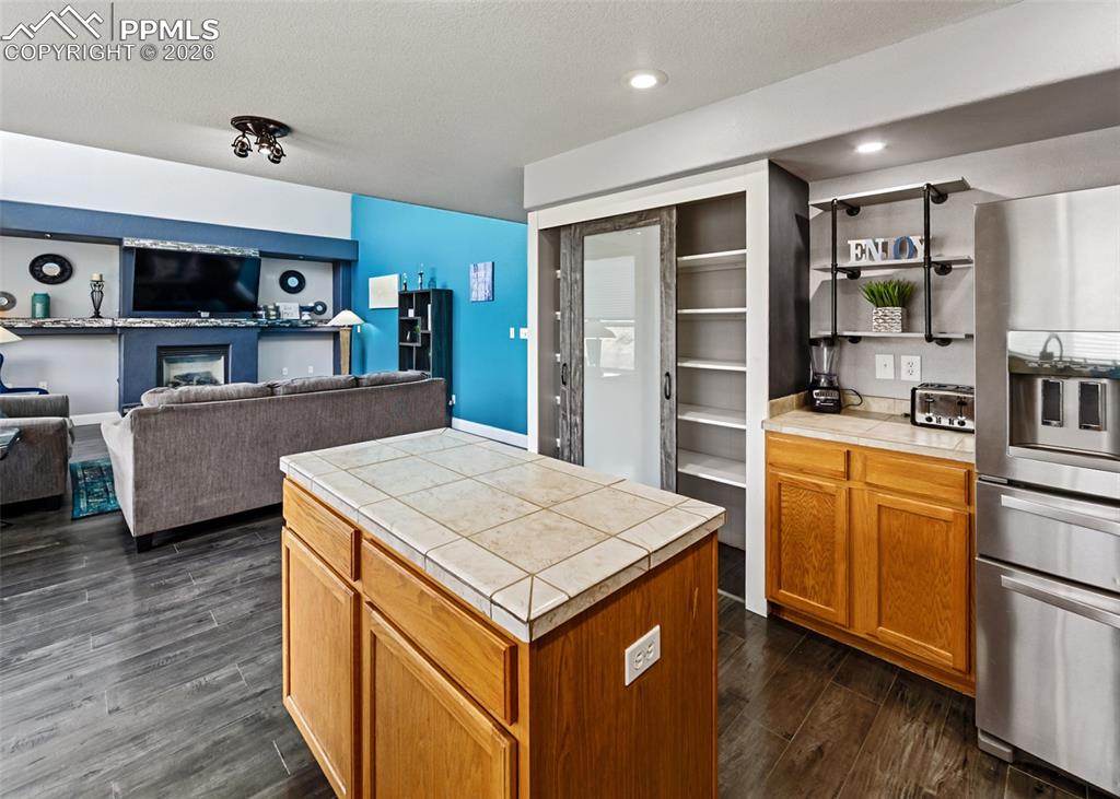 Image 10 of 50: Kitchen
