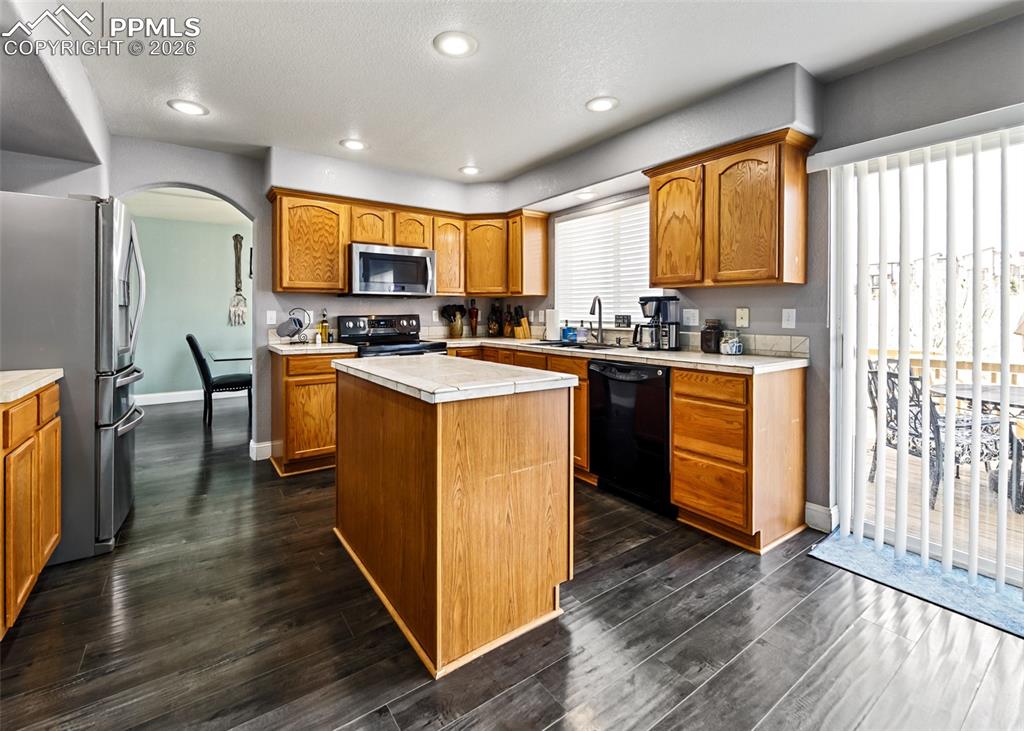 Image 8 of 50: Kitchen