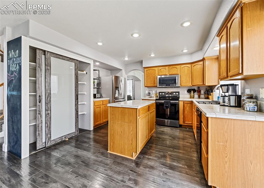 Image 9 of 50: Kitchen