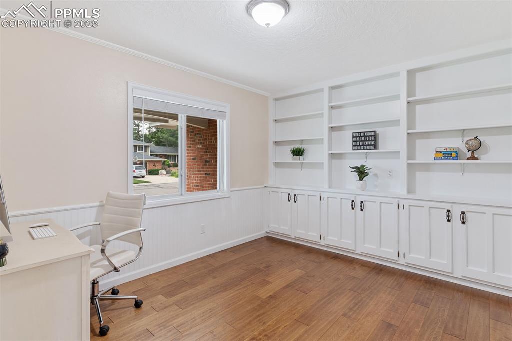 Image 18 of 45: Main level office or 6th bedroom.