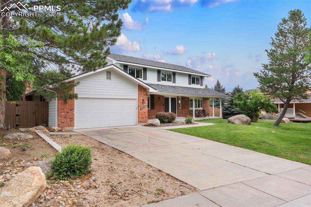 Image 3 of 45: Beautifully updated home in Country Broadmoor.