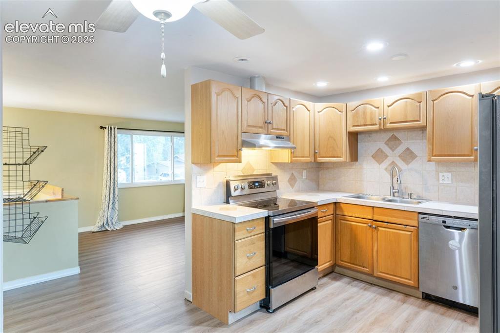 Image 12 of 37: Kitchen