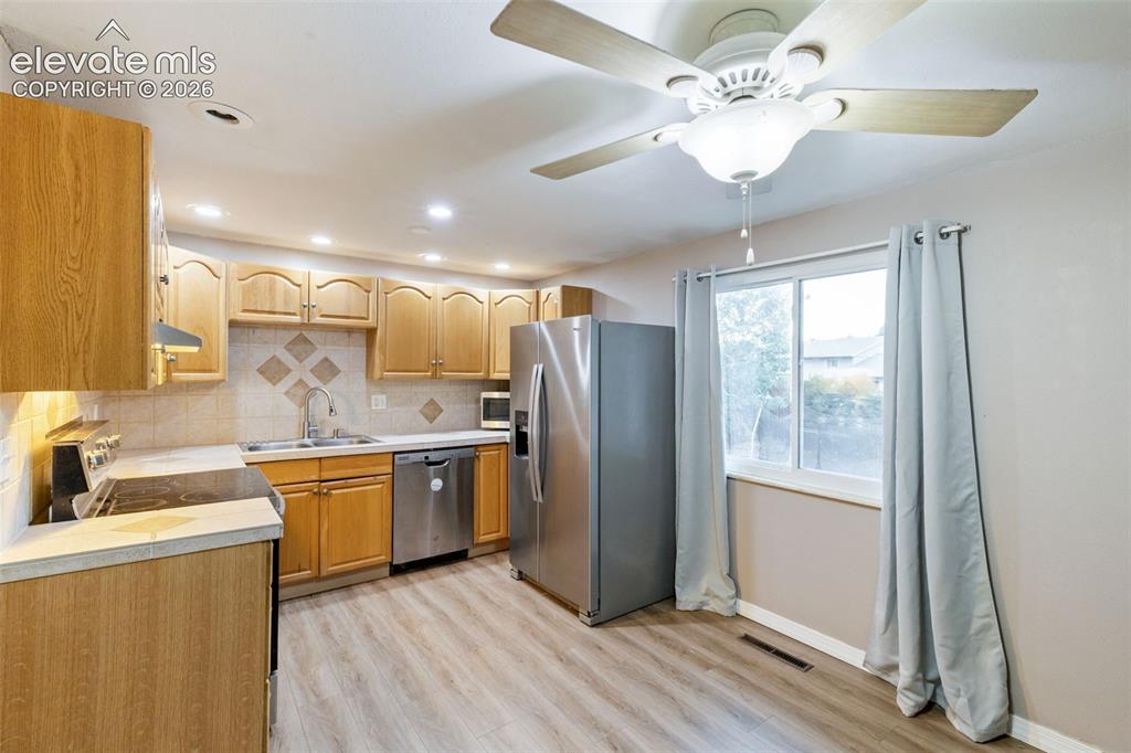 Image 13 of 37: Kitchen