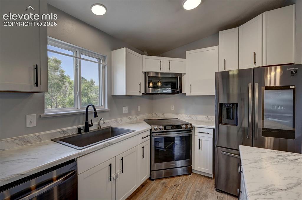 Image 13 of 45: Kitchen
