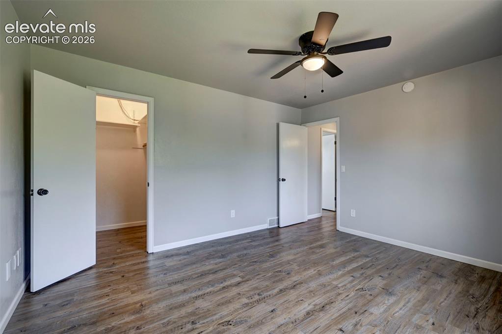 Image 19 of 45: Bedroom