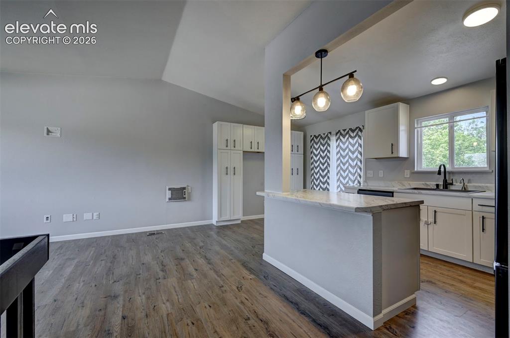 Image 8 of 45: Kitchen