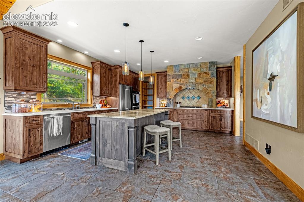 Image 20 of 49: Kitchen