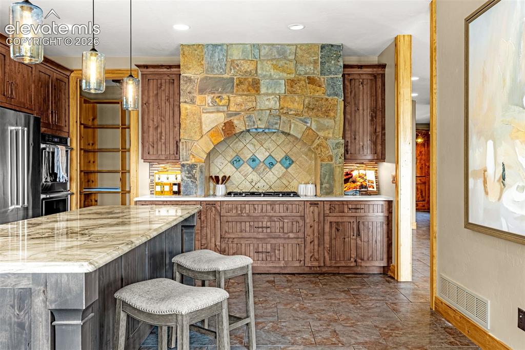 Image 21 of 49: Kitchen