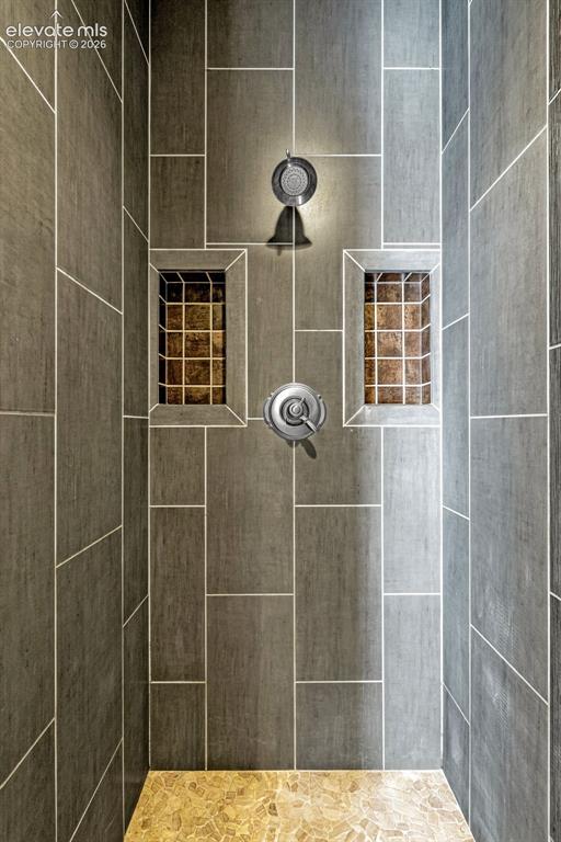 Image 45 of 49: Bathroom