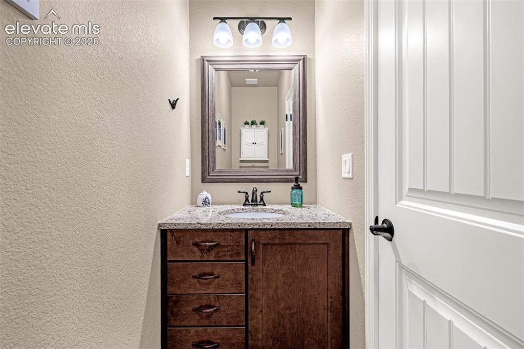 Image 13 of 48: Bathroom