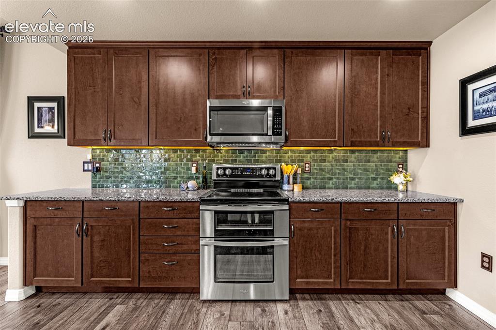 Image 9 of 48: Kitchen