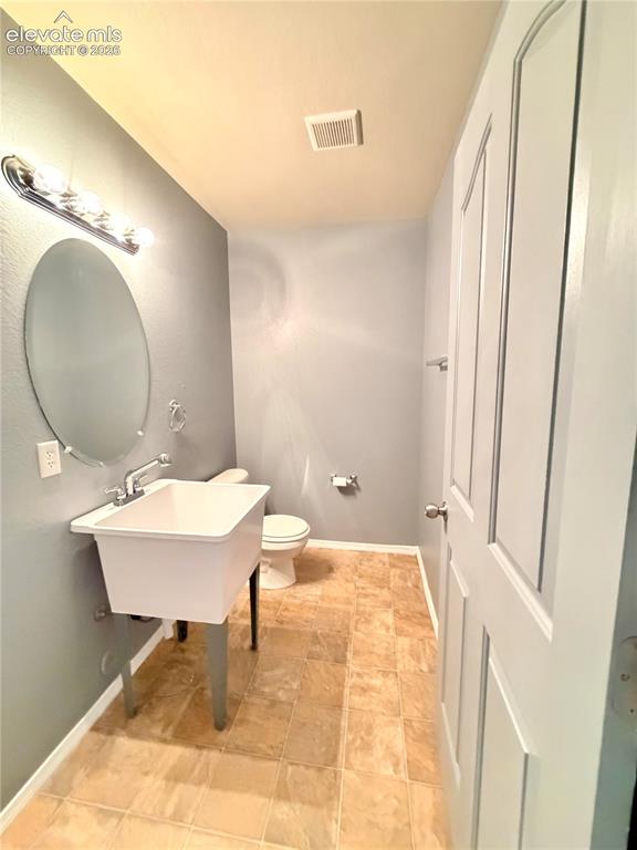 Image 31 of 32: Bathroom
