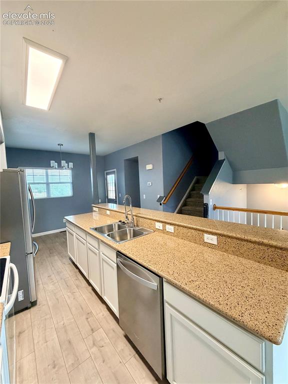Image 6 of 32: Kitchen