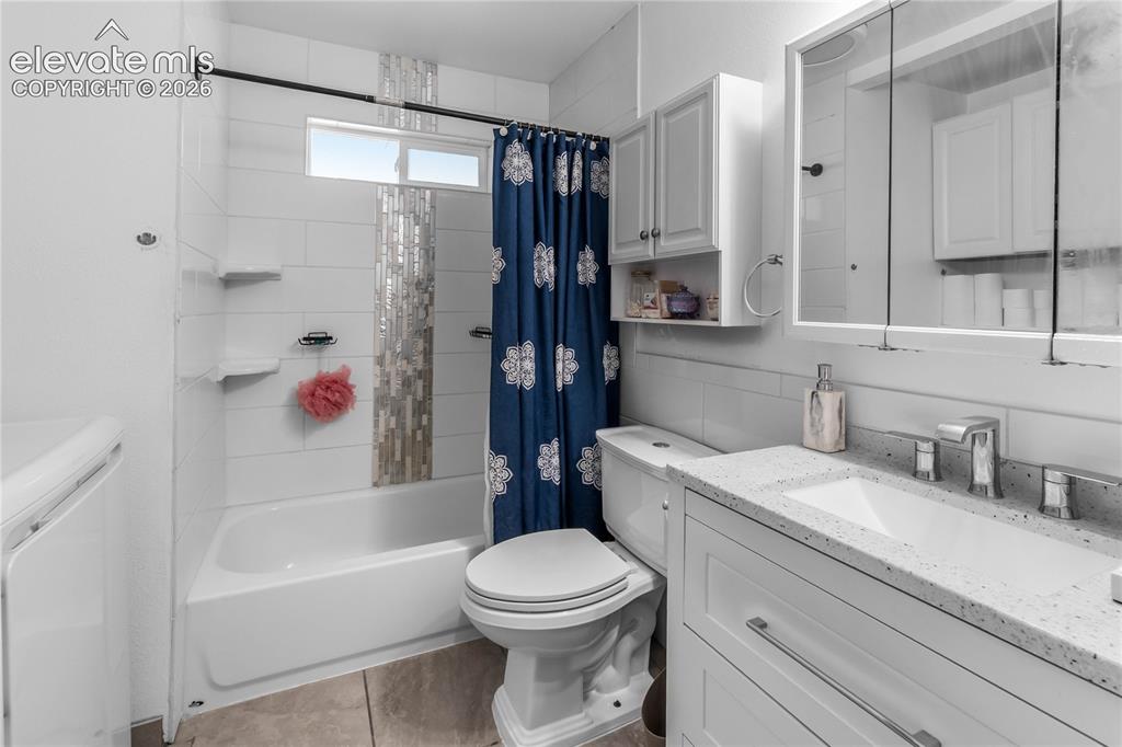 Image 13 of 21: Bathroom