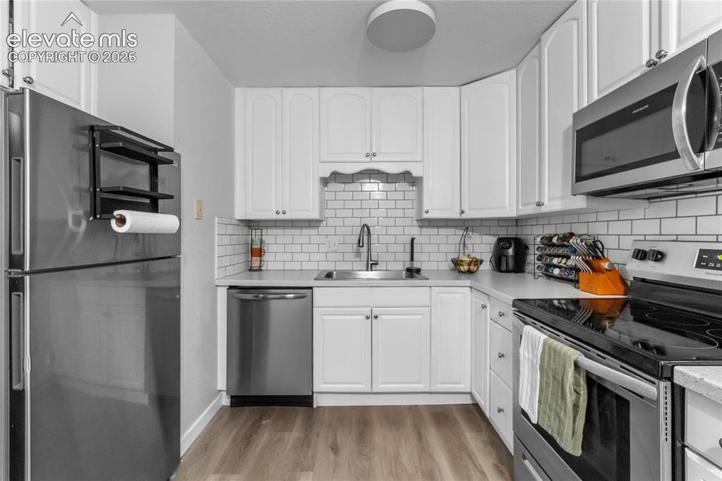 Image 5 of 21: Kitchen