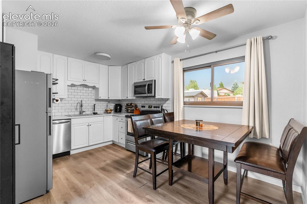 Image 6 of 21: Kitchen