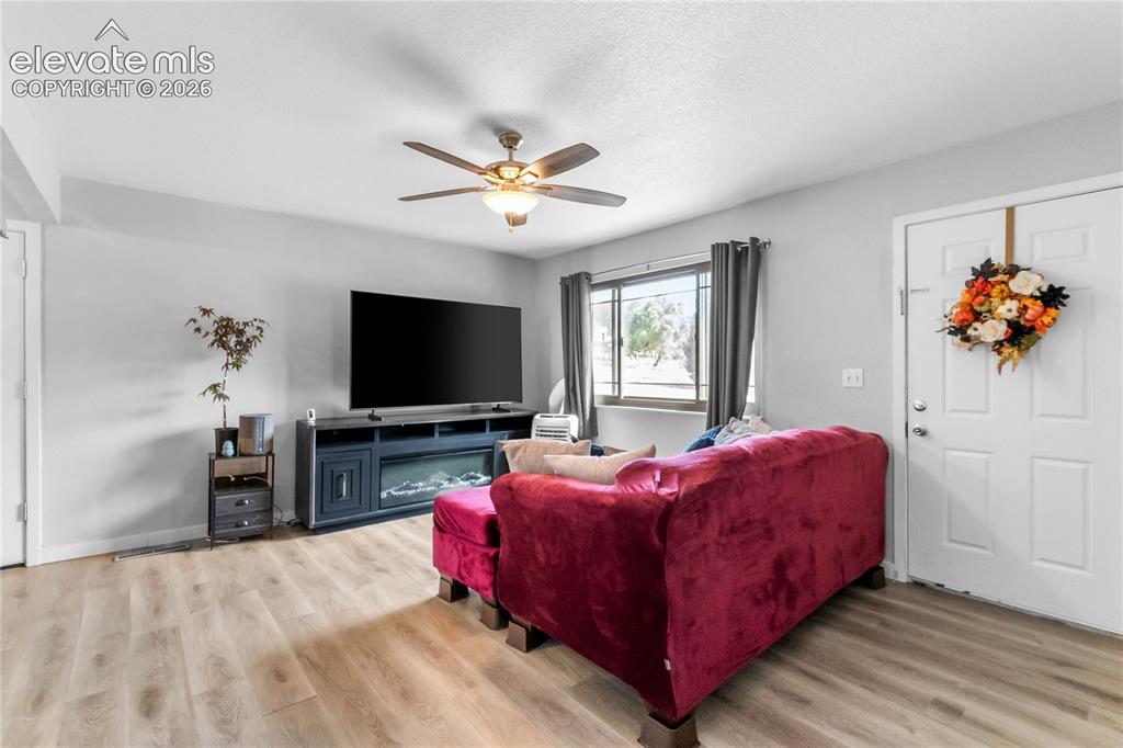 Image 8 of 21: Living Room