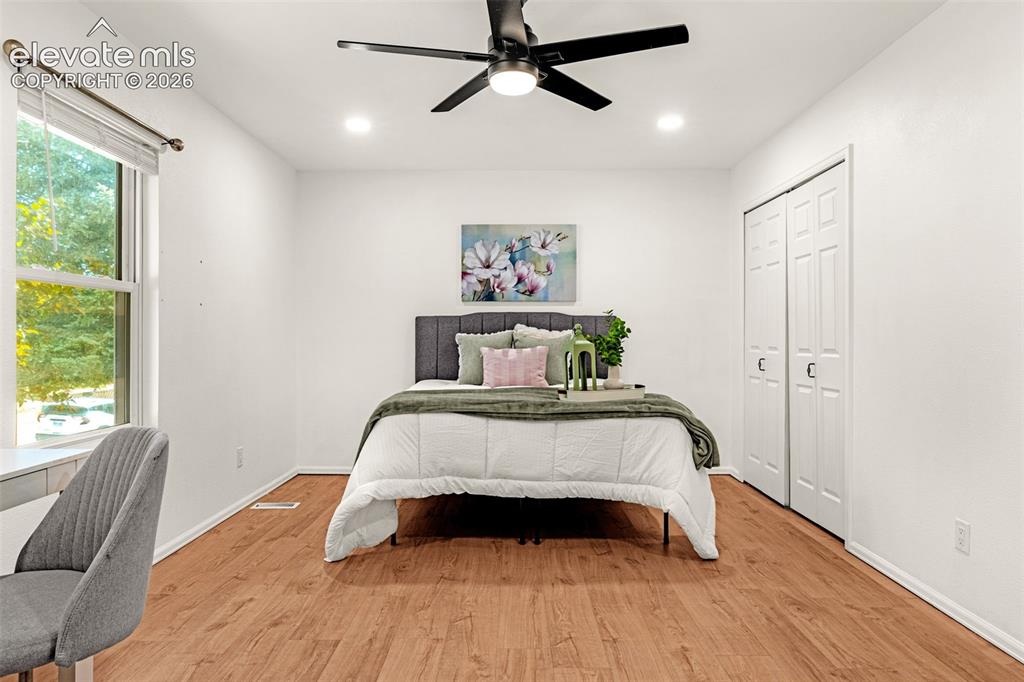 Image 13 of 31: Bedroom