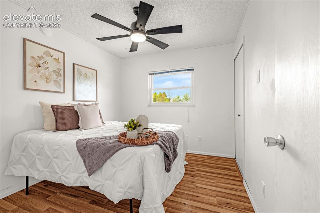 Image 18 of 31: Bedroom