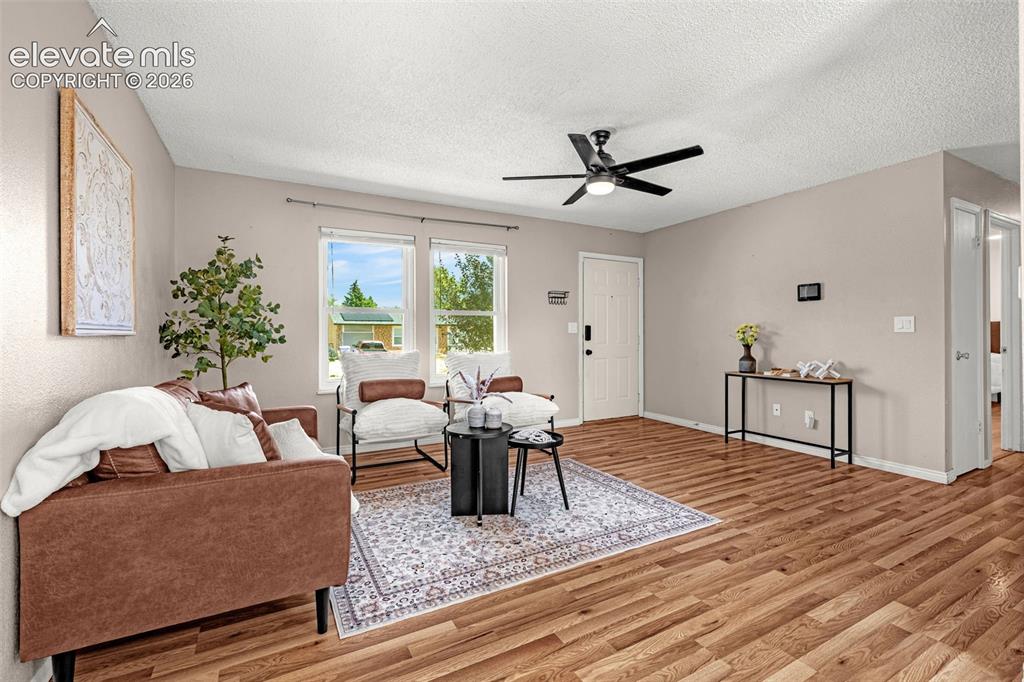 Image 5 of 31: Living Room