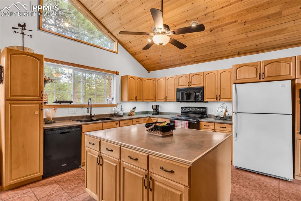 Image 11 of 43: Beautiful cabinets, and a center island