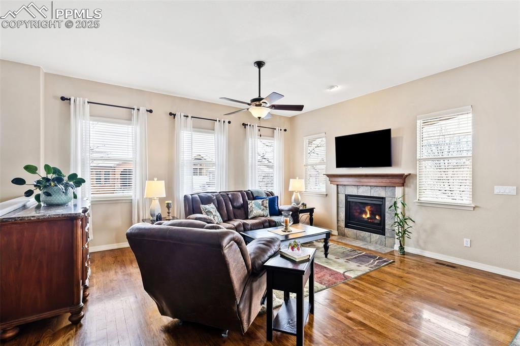 Image 10 of 29: Living Room