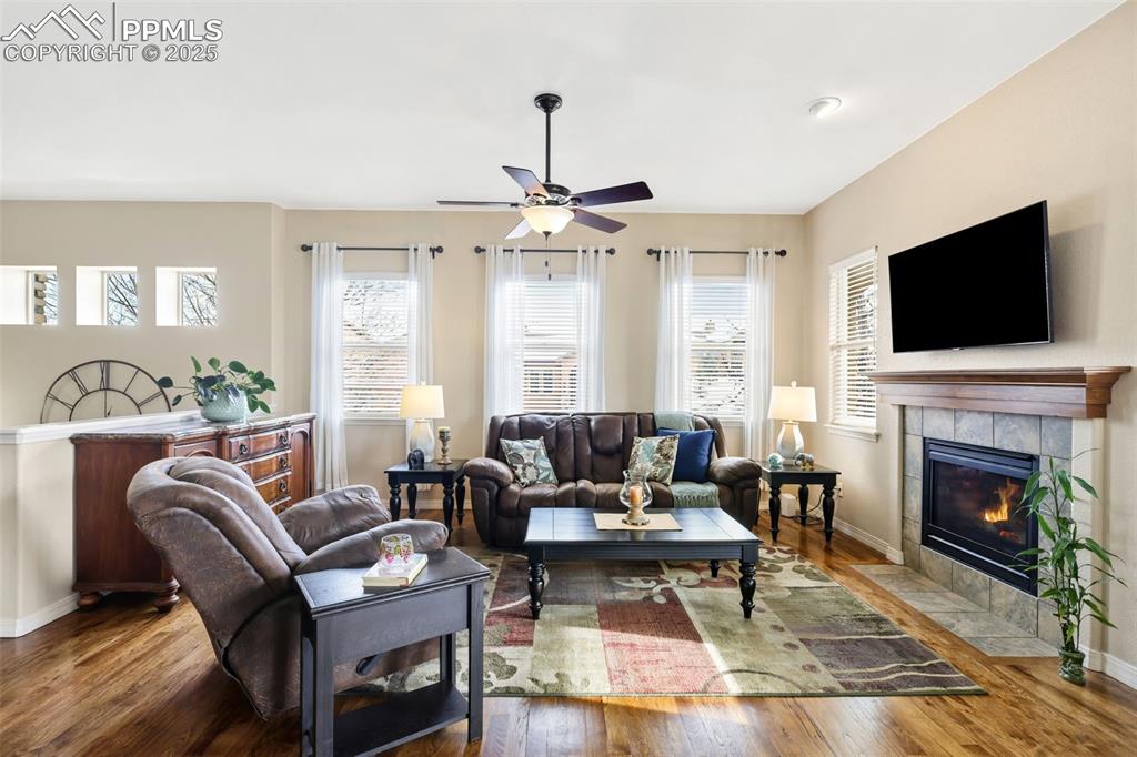 Image 11 of 29: Living Room