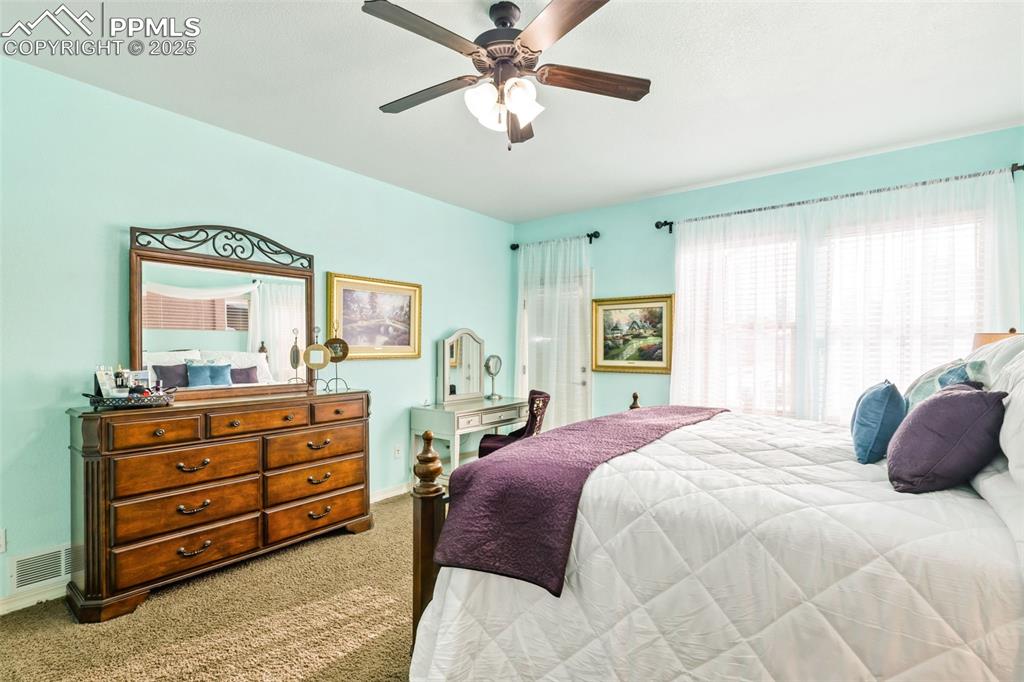 Image 17 of 29: Bedroom