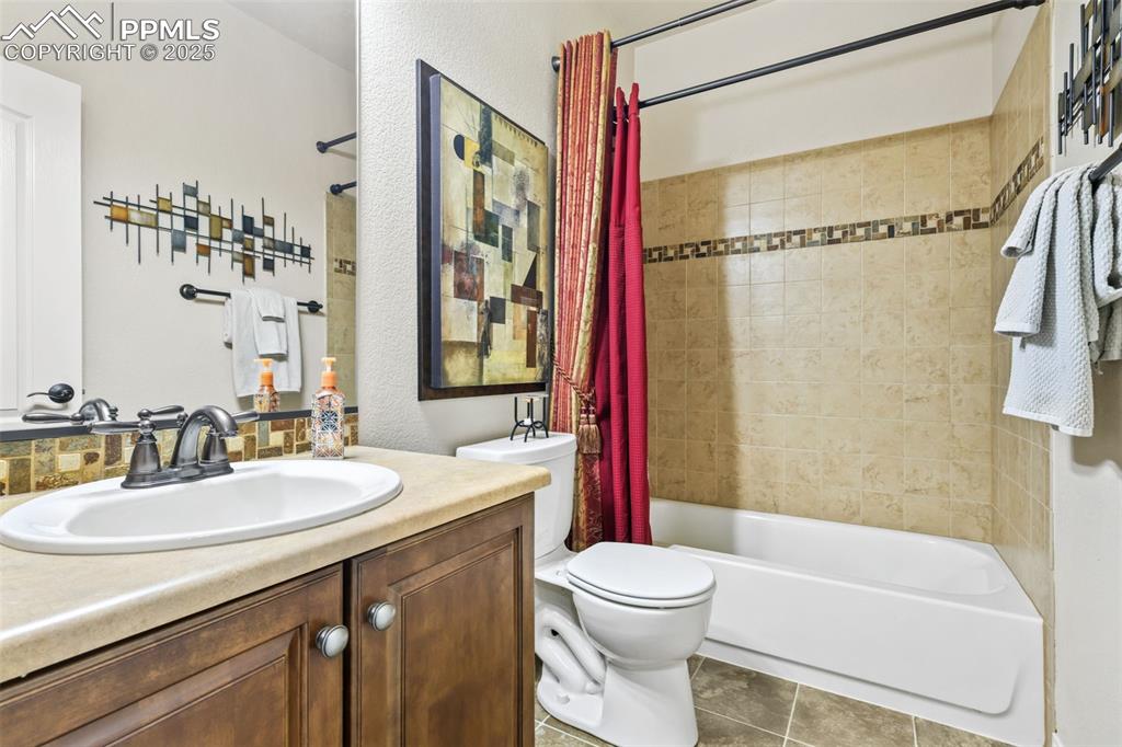 Image 21 of 29: Bathroom