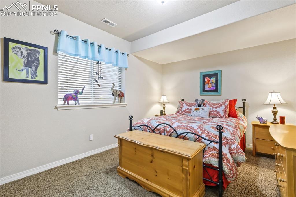 Image 26 of 29: Bedroom