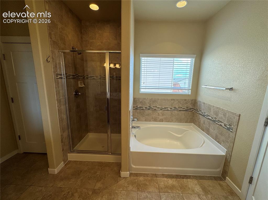 Image 11 of 27: Bathroom