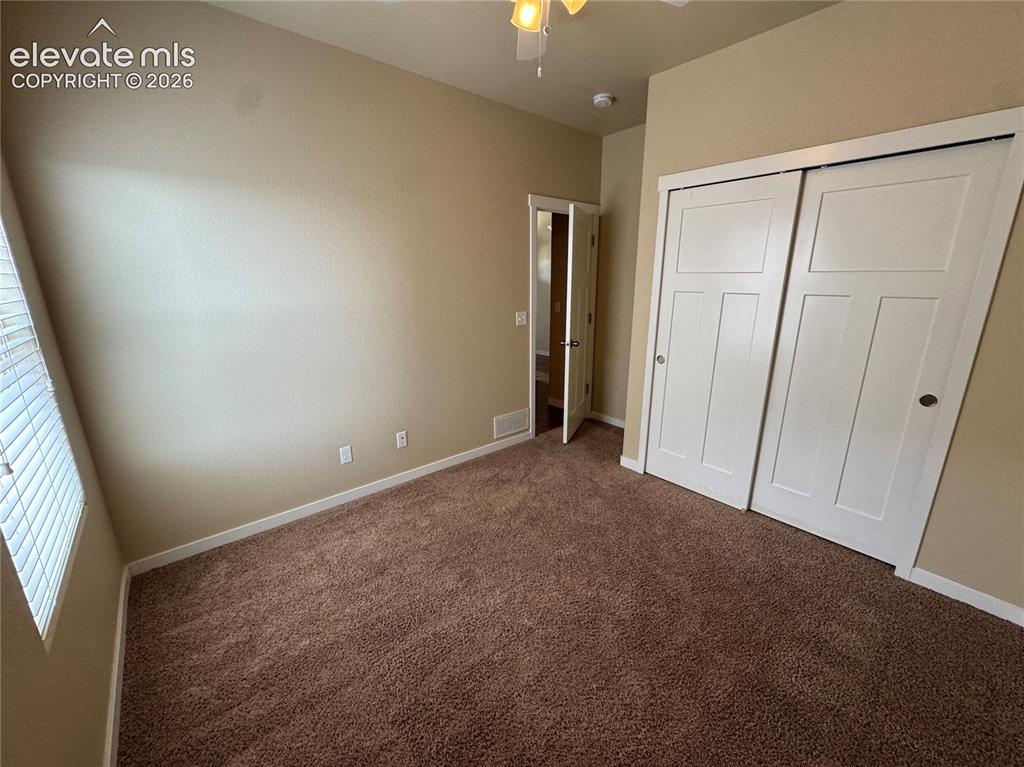 Image 14 of 27: Bedroom