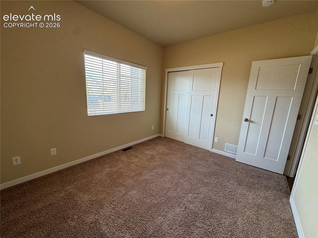 Image 15 of 27: Bedroom