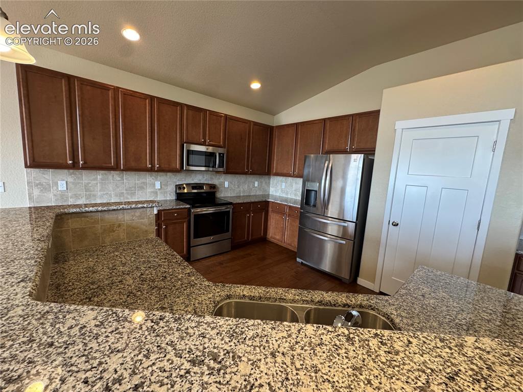 Image 4 of 27: Kitchen