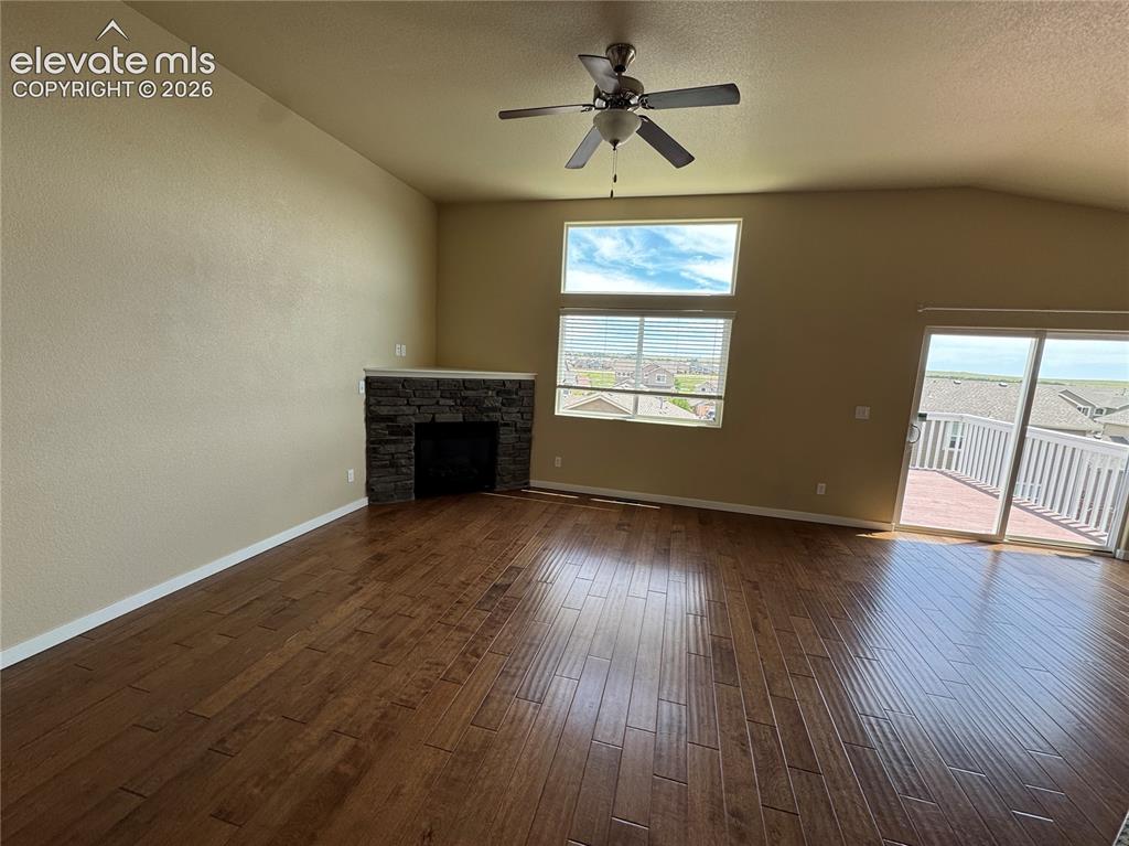 Image 6 of 27: Living Room