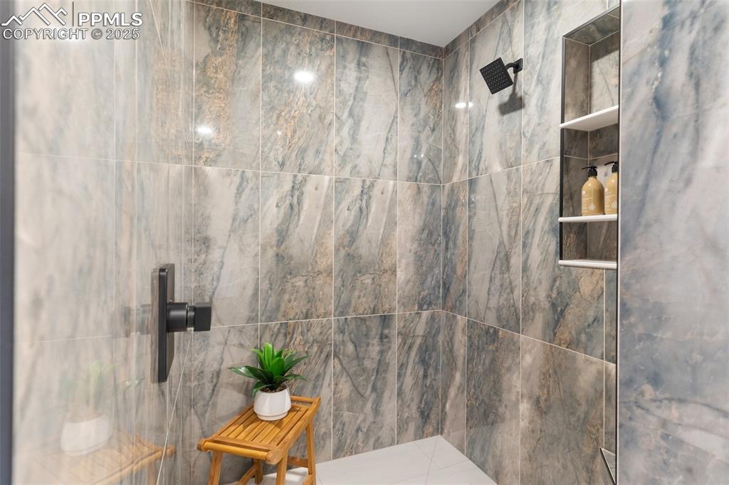 Image 5 of 37: Bathroom